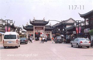 Foto 117-11 - Zona de comercios en la entrada  al pueblo de Zhouzhuang, China - 11-Junio-2006