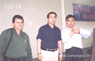 Foto 123-14 -  Javier Navarro, Frank Li e Ignacio Lee (traductor) en la planta Guanghua Printing Machinery en Shanghai China - 12-Junio-2006