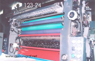 Foto 123-24 - Zona de rodillos o batería de una máquina de impresión offset en la planta de Guanghua Printing Machinery Shanghai, China - 12-Junio-2006