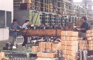 Foto 127-04 - Almacen de piezas y refacciones para las máquinas de impresión SRPACK en la empresa Shanghai DinLong Machinery Co. Ltd de Shanghai, China - 13-Junio-2006
