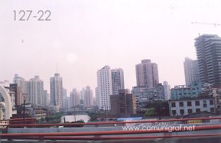 Foto 127-22 - Edificios por todos lados en Shanghai, China - 12-Junio-2006