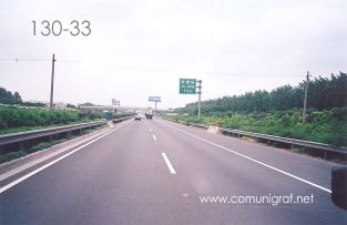 Foto 130-33 - Autopista en trayecto de Shanghai al parque industrial Zhejiang en Wenzhou para visitar a la empresa Shanghai Xinya Printing Co Ltd de Wenzhou, China - 13-Junio-2006