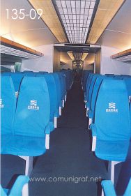 Foto 135-09 - Asientos en el interior del tren rápido de Shanghai China - 16-Junio-2006