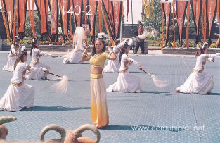 Foto 140-21 - Señoritas actrices en la representación del tiempo de la dinastía Qin en uno de los lugares dentro del Mausoleo del antiguo emperador Qin Shi Huang ubicado en la ciudad de Xían en el distrito de Lintong, provincia de Shaanxi, China - 17-Junio-2006