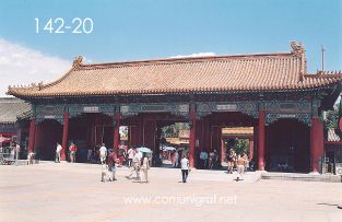 Foto 142-20 - Salidas de la explanada de antes de la entrada al fondo del Palacio Imperial de la ciudad prohibida en Beijing (Pekín), China - 18-Junio-2006