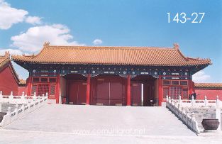 Foto 143-27 - Paso cerrado al paso de los visitantes en el interior del Palacio Imperial de la ciudad prohibida en Beijing (Pekín), China - 18-Junio-2006