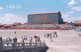 Foto 143-35 - Otra de las explanadas y área en restauración en el interior del Palacio Imperial de la ciudad prohibida en Beijing (Pekín), China - 18-Junio-2006