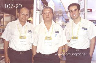 Foto 107-20 - Stand de ADOSA: Alfredo Hernández, Sal Gracia y Rodrigo Jaimez en la Expo Mexigrafika 2006 realizada del 25 al 27 de Mayo 2006 en el Centro de Exposiciones Cintermex de la ciudad de Monterrey, N.L. México.