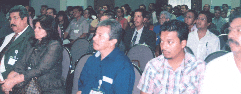 Fotografía de personas en conferencia