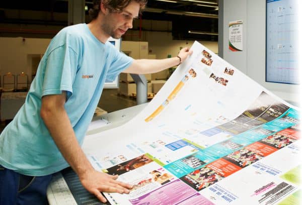 El Repintado en Offset - Artes Gráficas Comunigraf Imagen Al repintado de papel recién impreso en offset