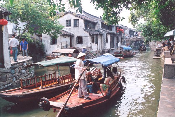 Fotografía de un Río o Canal de agua en Zhouzhuang China