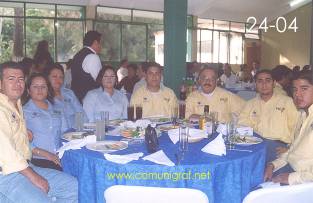 Foto 24-04 - Personal de Imprenta Rayo en el festejo del día del impresor 2003 de Canagraf Guanajuato realizado el 27 Septiembre 2003 en el Salón La Quinta Maravilla de la ciudad de León, Gto. México.