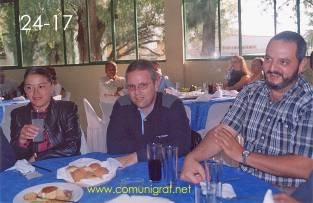 Foto 24-17 - Don Emilio Abugaber (centro) junto con dos personas no identificadas en el festejo del día del impresor 2003 de Canagraf Guanajuato realizado el 27 Septiembre 2003 en el Salón La Quinta Maravilla de la ciudad de León, Gto. México.