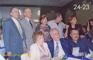 Foto 24-23 - Don Jaime Novoa Aranda y algunos de sus familiares celebrando sus 65 años en las Artes Gráficas dentro del festejo del día del impresor 2003 de Canagraf Guanajuato realizado el 27 Septiembre 2003 en el Salón La Quinta Maravilla de la ciudad de León, Gto. México.