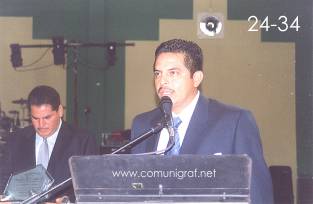 Foto 24-34 - Representante de Prodaplag en el festejo del día del impresor 2003 de Canagraf Guanajuato realizado el 27 de Septiembre 2003 en el Salón La Quinta Maravilla de la ciudad de León, Gto. México.