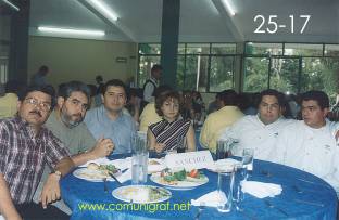 Foto 25-17 - Personal de Tintas Sánchez en el festejo del día del impresor 2003 de Canagraf Guanajuato realizado el 27 Septiembre 2003 en el Salón La Quinta Maravilla de la ciudad de León, Gto. México.