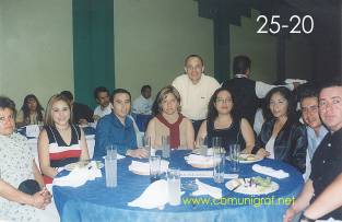 Foto 25-20 - Personal de Imprenta Dávalos Hnos en el festejo del día del impresor 2003 de Canagraf Guanajuato realizado el 27 Septiembre 2003 en el Salón La Quinta Maravilla de la ciudad de León, Gto. México.