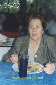 Foto 25-22 - Señora Luz María Hernández viuda de Dávalos de Imprenta Dávalos Hnos en el festejo del día del impresor 2003 de Canagraf Guanajuato realizado el 27 Septiembre 2003 en el Salón La Quinta Maravilla de la ciudad de León, Gto. México.