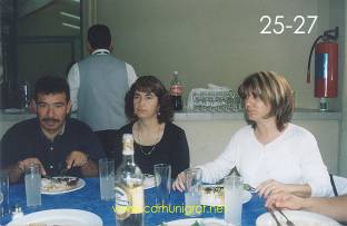 Foto 25-27 - Personas no identificadas y Chayo de Argrafic en el festejo del día del impresor 2003 de Canagraf Guanajuato realizado el 27 Septiembre 2003 en el Salón La Quinta Maravilla de la ciudad de León, Gto. México.