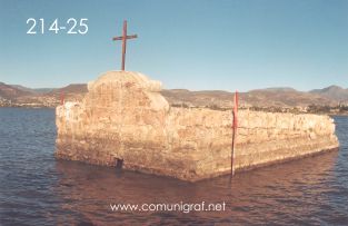 Foto 214-25 - Ex-Hacienda San Antonio del Palote la cual quedó en medio del agua de la presa del palote, ubicada el Parque Metropólitano de la ciudad de León, Guanajuato, en México.