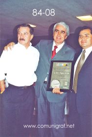 Foto 84-08 - Dr. José Carlos Dávalos Hernández, Lic. Gerardo de Jesús Hinojosa y Jorge del Muro Hernández en la tradicional Comida Baile del día del Impresor de Canagraf Guanajuato, realizada el 24 de Septiembre 2005 en el Hotel La Nueva Estancia de la Ciudad de León, Guanajuato México.