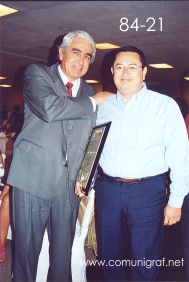 Foto 84-21 - El Lic. Gerardo de Jesús Hinojosa y Maximiliano García Hopkins en la tradicional Comida Baile del día del Impresor de Canagraf Guanajuato, realizada el 24 de Septiembre 2005 en el Hotel La Nueva Estancia de la Ciudad de León, Guanajuato México.