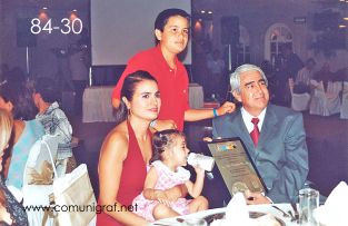 Foto 84-30 - Otra toma del Lic. Gerardo de Jesús Hinojosa de León con parte de su familia en la tradicional Comida Baile del día del Impresor de Canagraf Guanajuato, realizada el 24 de Septiembre 2005 en el Hotel La Nueva Estancia de la Ciudad de León, Guanajuato México.