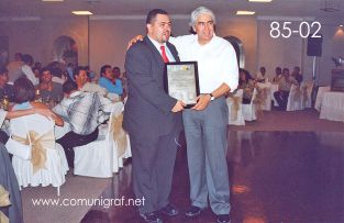 Foto 85-02 - Juan Elías Cordero Durán y el Lic. Gerardo de Jesús Hinojosa en la tradicional Comida Baile del día del Impresor de Canagraf Guanajuato, realizada el 24 de Septiembre 2005 en el Hotel La Nueva Estancia de la Ciudad de León, Guanajuato México.