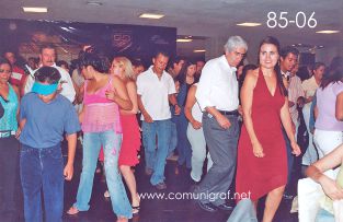 Foto 85-06 - Todos en pleno baile en la tradicional Comida Baile del día del Impresor de Canagraf Guanajuato, realizada el 24 de Septiembre 2005 en el Hotel La Nueva Estancia de la Ciudad de León, Guanajuato México.