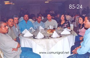 Foto 85-24 - Parte del personal empleado de la empresa Grupo Industrial Artes Gráficas en la tradicional Comida Baile del día del Impresor de Canagraf Guanajuato, realizada el 24 de Septiembre 2005 en el Hotel La Nueva Estancia de la Ciudad de León, Guanajuato México.