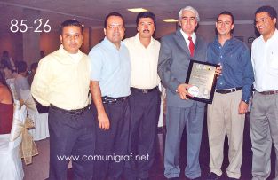 Foto 85-26 - Jorge Ramos, Francisco Ramírez Romero, Juan Manuel Ornelas Becerra, Lic. Gerardo de Jesús Hinojosa de León, Alejandro Aguilera Muñoz y Salvador Lira Moreno en la tradicional Comida Baile del día del Impresor de Canagraf Guanajuato, realizada el 24 de Septiembre 2005 en el Hotel La Nueva Estancia de la Ciudad de León, Guanajuato México.