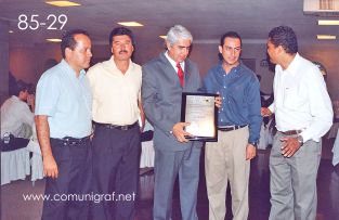 Foto 85-29 - C.P. Francisco Ramírez Romero, Juan Manuel Ornelas Becerra, Lic. Gerardo de Jesús Hinojosa de León, Alejandro Aguilera Muñoz y Salvador Lira Moreno en la tradicional Comida Baile del día del Impresor de Canagraf Guanajuato, realizada el 24 de Septiembre 2005 en el Hotel La Nueva Estancia de la Ciudad de León, Guanajuato México.