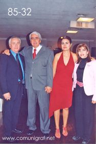 Foto 85-32 - Otra toma del Lic. Gerardo de Jesús Hinojosa (2o. de der a izq) con familiares y amigos en la tradicional Comida Baile del día del Impresor de Canagraf Guanajuato, realizada el 24 de Septiembre 2005 en el Hotel La Nueva Estancia de la Ciudad de León, Guanajuato México.