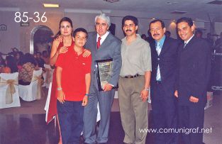 Foto 85-36 - El Lic. Gerardo de Jesús Hinojosa de León (3o. de izq a der) con familiares y colaboradores en la tradicional Comida Baile del día del Impresor de Canagraf Guanajuato, realizada el 24 de Septiembre 2005 en el Hotel La Nueva Estancia de la Ciudad de León, Guanajuato México.