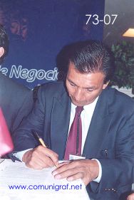 Foto 73-07 - Fernando J. Ramos Corona de SunChemical en el Encuentro Nacional de Negocios Gráficos (Pymes) realizado del 22 al 24 de Septiembre 2005 en el Hotel La Nueva Estancia de la ciudad de León, Gto. México.