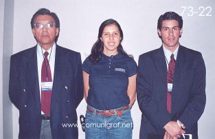 Foto 73-22 - Fernando J. Ramos Corona de SunChemical, Mirna Navarro de Argrafic León y Mauricio Cobian de SunChemical Querétaro en el Encuentro Nacional de Negocios Gráficos (Pymes) realizado del 22 al 24 de Septiembre 2005 en el Hotel La Nueva Estancia de la ciudad de León, Gto. México