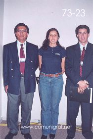 Foto 73-23 - Fernando J. Ramos Corona de SunChemical, Mirna Navarro López de Argrafic y Mauricio Cobian de SunChemical en el Encuentro Nacional de Negocios Gráficos (Pymes) realizado del 22 al 24 de Septiembre 2005 en el Hotel La Nueva Estancia de la ciudad de León, Gto. México.