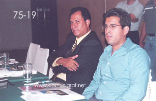 Foto 75-19 - Dos de los asistentes en el Encuentro Nacional de Negocios Gráficos (Pymes) realizado del 22 al 24 de Septiembre 2005 en el Hotel La Nueva Estancia de la ciudad de León, Gto. México