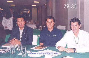 Foto 79-35 - Fernando J. Ramos Corona y Mauricio Cobian de SunChemical y el Ing. Fco. Javier Navarro de Argrafic León en el Encuentro Nacional de Negocios Gráficos (Pymes) realizado del 22 al 24 de Septiembre 2005 en el Hotel La Nueva Estancia de la ciudad de León, Gto. México