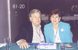 Foto 81-20 - Señora Francis Contreras O. (der) de Grafilux de la ciudad de México en el Encuentro Nacional de Negocios Gráficos (Pymes) realizado del 22 al 24 de Septiembre 2005 en el Hotel La Nueva Estancia de la ciudad de León, Gto. México.