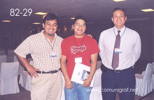 Foto 82-29 - Gerardo López Samperio y Juan Montesinos de Alfa y Omega Impresores de la ciudad de México y el Ing. Jorge Mario Valle Puente de Proveedores Maquiladores de León Guanajuato en el Encuentro Nacional de Negocios Gráficos (Pymes) realizado del 22 al 24 de Septiembre 2005 en el Hotel La Nueva Estancia de la ciudad de León, Gto. México.