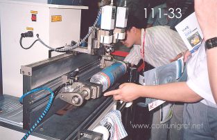 Foto 111-33 - Equipo para grabar y fijar la lámina al cilíndro de impresión en la expo All In Print China en Shanghai China - 15-Junio-2006