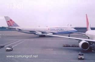 Foto 113-01 - Avión de China Airlines en el Aeropuerto de Tokio, Japón - 10-Junio-2006