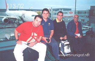 Foto 113-02 - Humberto Mata, Javier Navarro,  Alejandro Aguilera y Heliodoro Ayala en el interior del Aeropuerto de Tokio, Japón - 10-Junio-2006