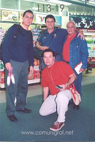 Foto 113-19 - Alejandro Aguilera, Javier Navarro, Heliodoro Ayala y Humberto Mata en el interior del Aeropuerto de Tokio, Japón - 10-Junio-2006