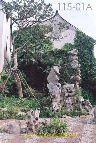 Foto 115-01a - Figuras de piedra en uno de los museos del pueblo viejo de Zhouzhuang, china - 11-Junio-2006