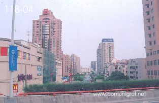 Foto 118-04 - Más edificios en la zona urbana en Shanghai, China - 11-Junio-2006
