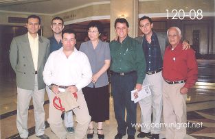 Foto 120-08 - Armando Padilla, Fernando Martínez de COFOCE, Humberto Mata, Señora Chen You Jun de Shanghai Printing Trade Association, Javier Navarro, Alejandro Aguilera y Heliodoro Ayala en el Loby del Hotel Regal International East Asia en Shanghai, China - 12-Junio-2006