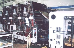 Foto 121-16 - Máquina de offset en proceso de armado en la planta de Guanghua Printing Machinery Shanghai, China - 12-Junio-2006