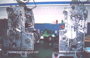 Foto 122-17 - Dos máquinas de offset de un color en proceso de armado en la planta de Guanghua Printing Machinery Shanghai, China - 12-Junio-2006